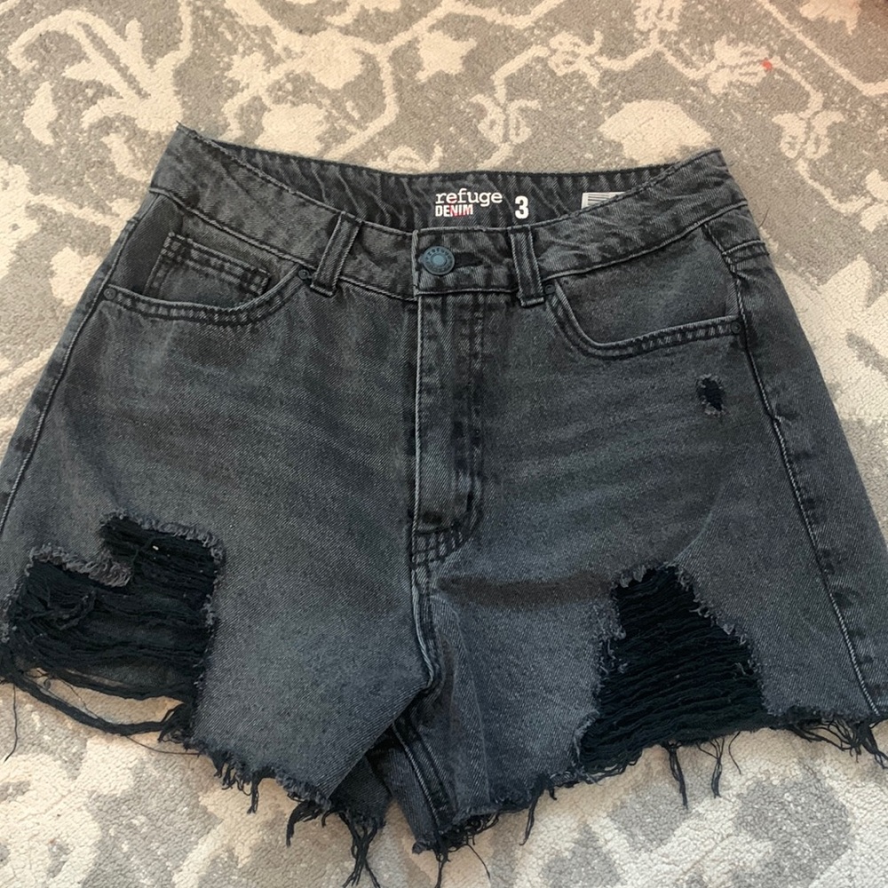 26” High-Rise Distressed shorts